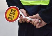 Pripiti vozač (27) u Kninu izgubio kontrolu pa udario u dva parkirana vozila