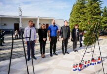 Položeni vijenci i zapaljene svijeće kod Središnjeg križa na Kvanju