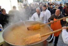 Šibenski obrtnici na Badnjak pripremaju bakalar za građane Šibenika