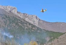 Zračne snage angažirane u gašenju šumskog požara kod Golubića