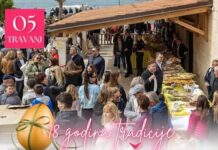 Uskrsni doručak u Rogoznici u nedjelju nakon mise