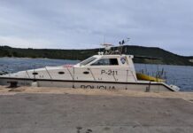 Pomorska policija u Primoštenu iz mora spašavala 67-godišnjaka. Bio dva kilometra od obale