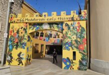 Postavljena i festivalska vrata. Za dva dana bit će otvoren 66. MDF